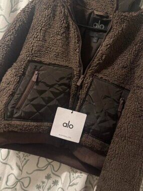 Alo yoga sherpa edge bomber
